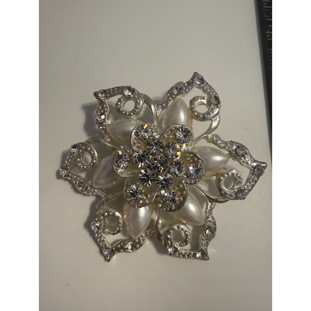 Silver Tone Faux Pearl Rhinestone Flower Brooch Floral Pin Wedding Accessory